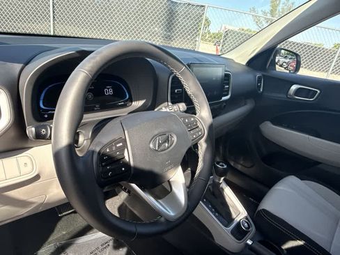 Used 2025 Hyundai Venue SEL FWD image 19