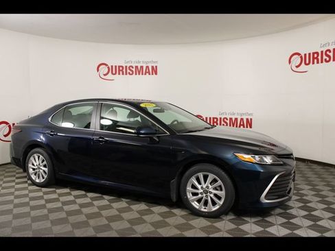 Used 2021 Toyota Camry LE AWD/4WD image 10