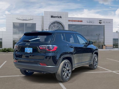 Used 2025 Jeep Compass Limited w/ Sun & Sound Group AWD/4WD image 6