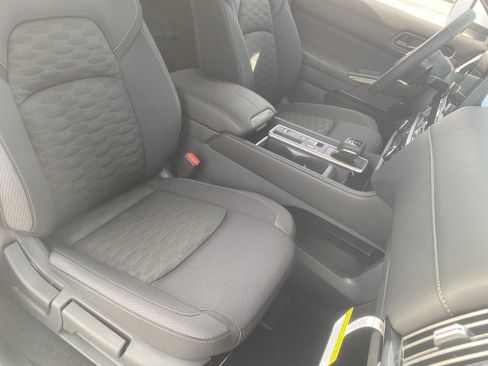 New 2025 Nissan Pathfinder SV w/ SV Premium Package image 11