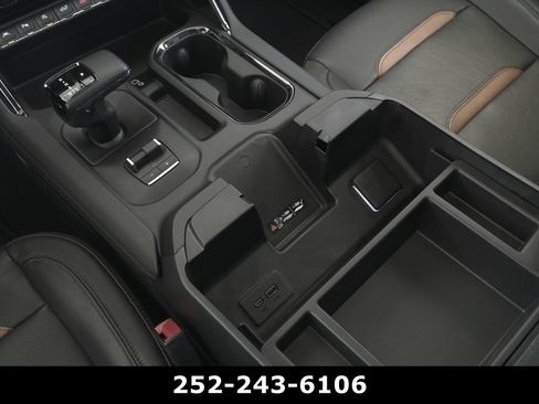 Used 2024 GMC Sierra 1500 AT4 w/ Technology Package AWD/4WD image 14