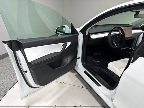 Used 2021 Tesla Model Y Long Range AWD/4WD image 11