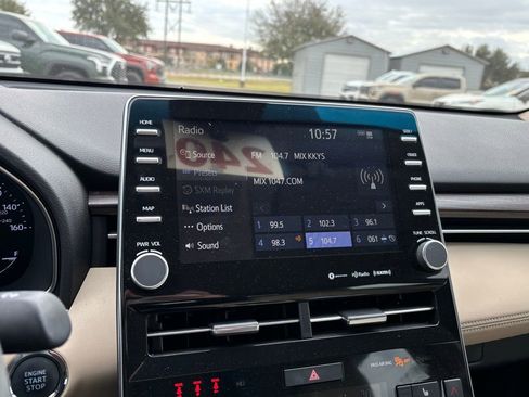 Used 2021 Toyota Avalon XLE image 9