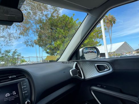 Used 2025 Kia Soul LX w/ LX Technology Package image 35