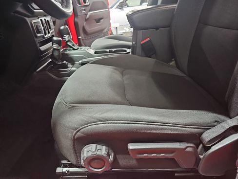 Used 2022 Jeep Wrangler Unlimited Sahara w/ Cold Weather Group image 29