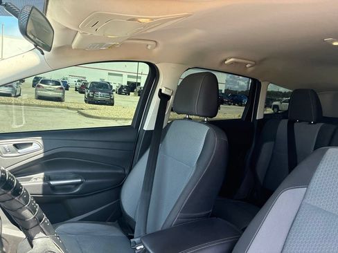 Used 2017 Ford Escape SE FWD image 16
