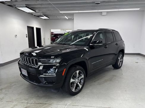 Used 2022 Jeep Grand Cherokee Limited 4xe w/ Luxury Tech Group II AWD/4WD image 3