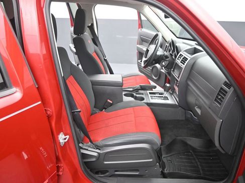 Used 2009 Dodge Nitro R/T image 18