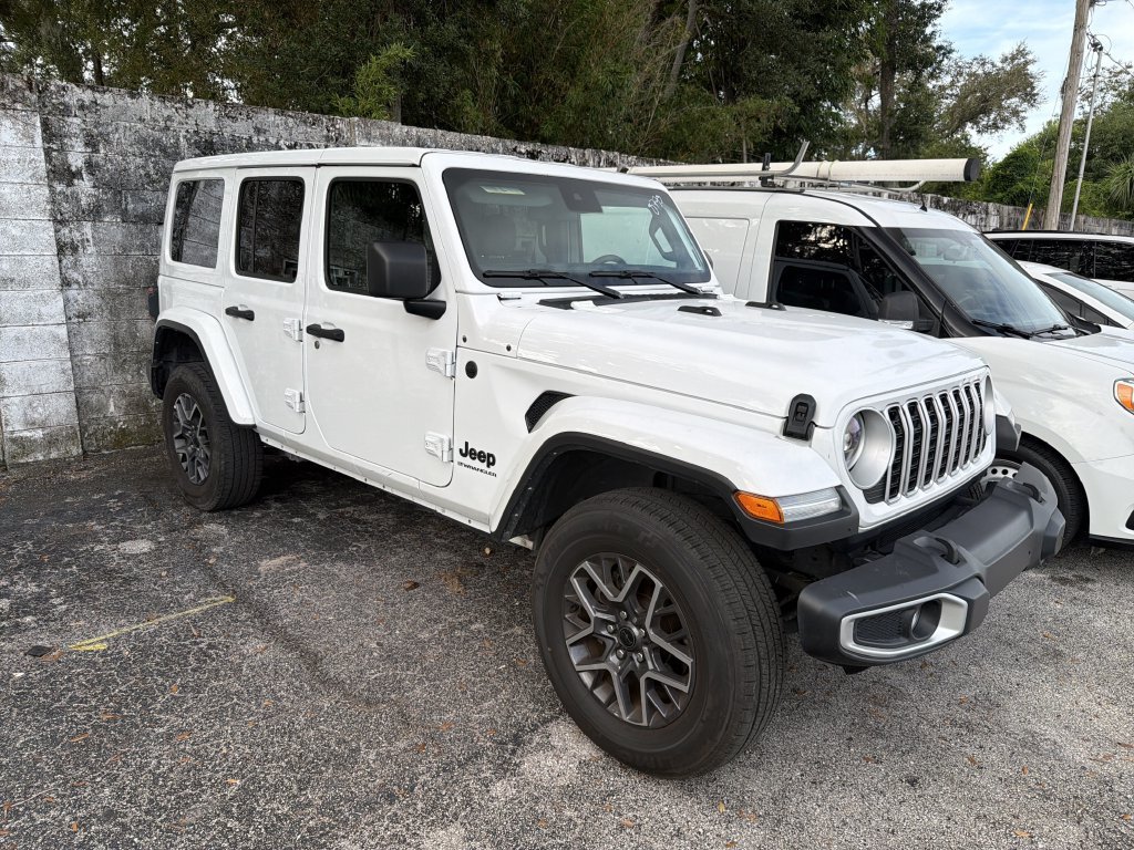 Used 2025 Jeep Wrangler Unlimited Sahara AWD/4WD image 1