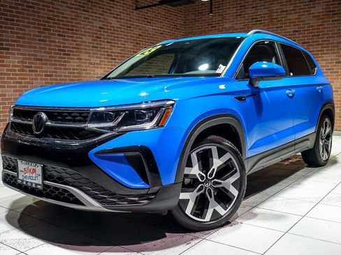 Used 2023 Volkswagen Taos SEL image 2