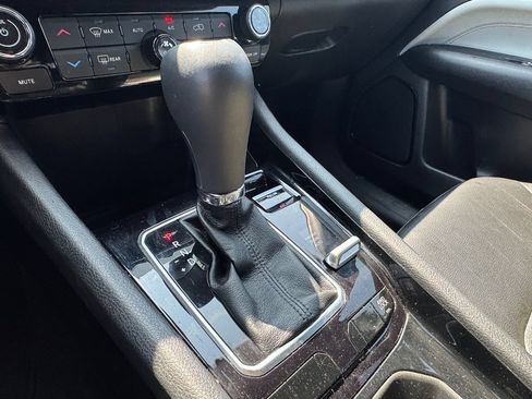 Used 2024 Jeep Compass Limited AWD/4WD image 29