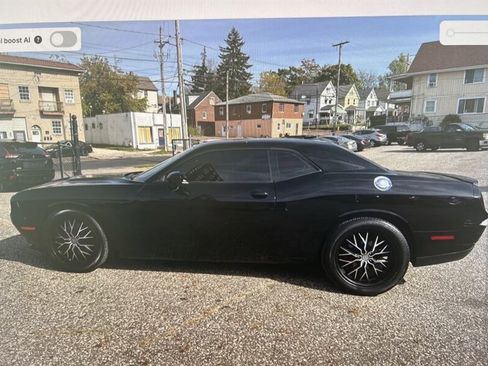 Used 2017 Dodge Challenger R/T RWD image 5