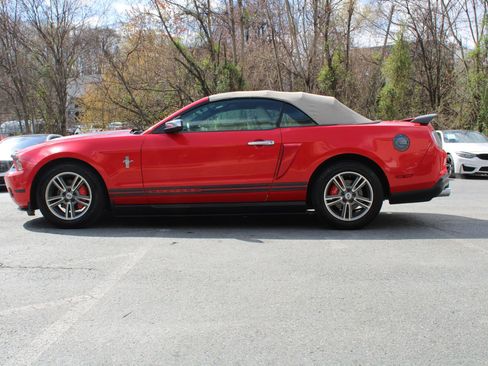 Used 2010 Ford Mustang Convertible image 20