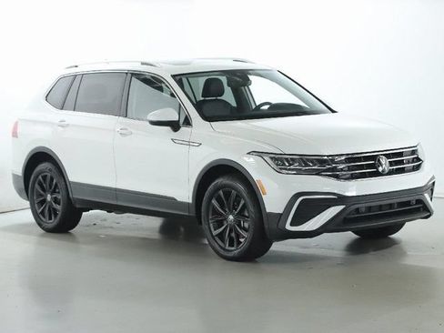 Certified 2024 Volkswagen Tiguan SE AWD/4WD image 9