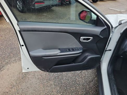 Used 2025 Kia K4 LXS image 9