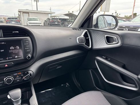 Used 2025 Kia Soul LX w/ LX Technology Package image 34