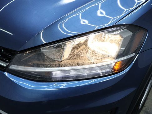 Used 2018 Volkswagen Golf Alltrack S image 25