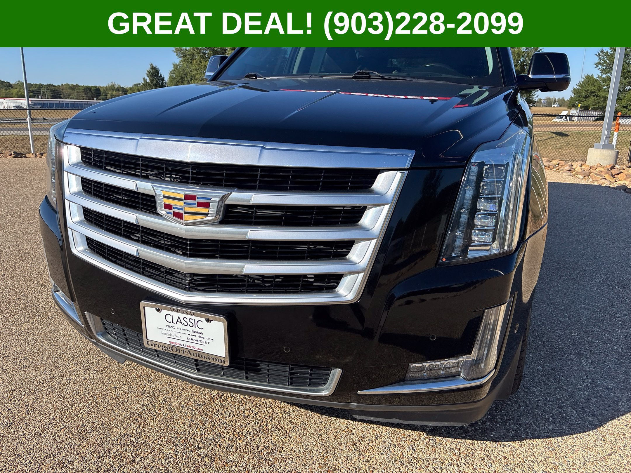 Used 2018 Cadillac Escalade Luxury AWD/4WD image 3