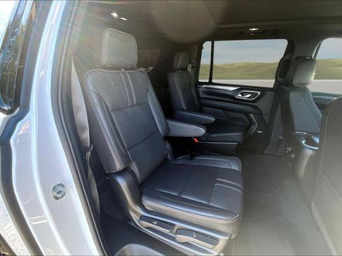 Used 2024 Chevrolet Suburban RST w/ Luxury Package image 16