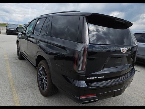 Used 2025 Cadillac Escalade Sport Platinum AWD/4WD image 2