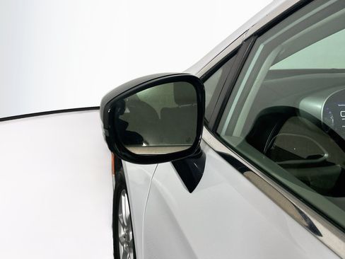 Used 2024 Chrysler Pacifica Touring-L FWD image 16