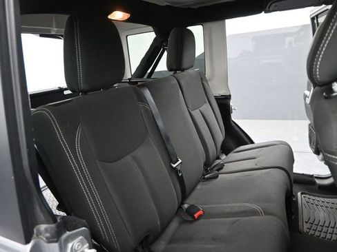 Used 2018 Jeep Wrangler Unlimited Sahara AWD/4WD image 20