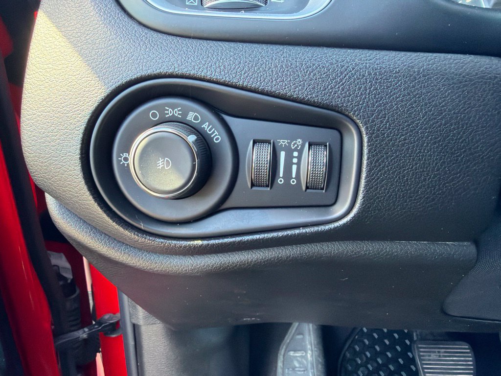 Used 2021 Jeep Renegade Latitude w/ Convenience Group FWD image 33