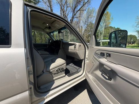 Used 2006 Chevrolet Silverado 3500 LT w/ Heavy-Duty Power Package AWD/4WD image 12