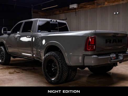 Used 2025 RAM 3500 Limited AWD/4WD image 7