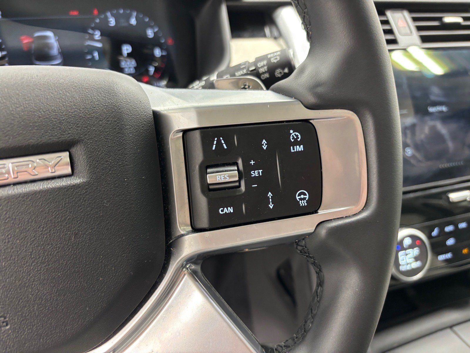 New 2025 Land Rover Discovery S AWD/4WD image 20