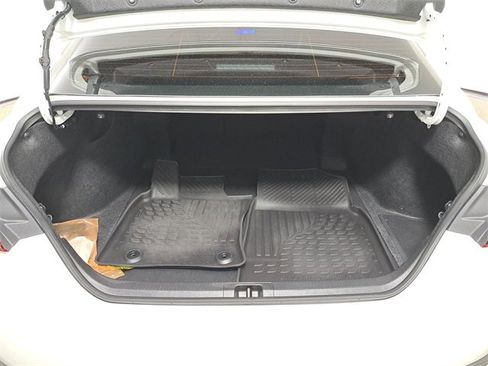 Used 2025 Toyota Camry LE image 10