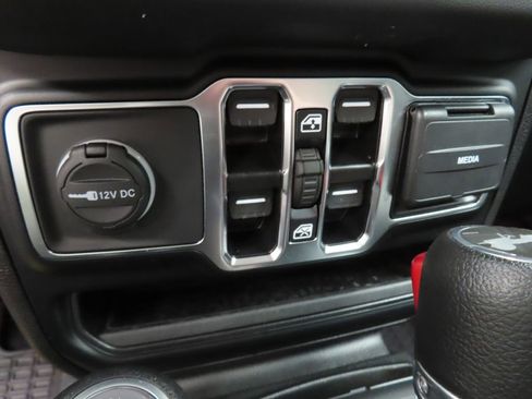 Used 2024 Jeep Wrangler Unlimited Sahara w/ Technology Group AWD/4WD image 58