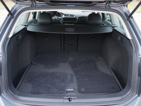 Used 2015 Volkswagen Golf S image 27