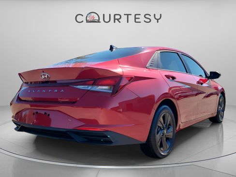 Used 2022 Hyundai Elantra SEL w/ Convenience Package image 4