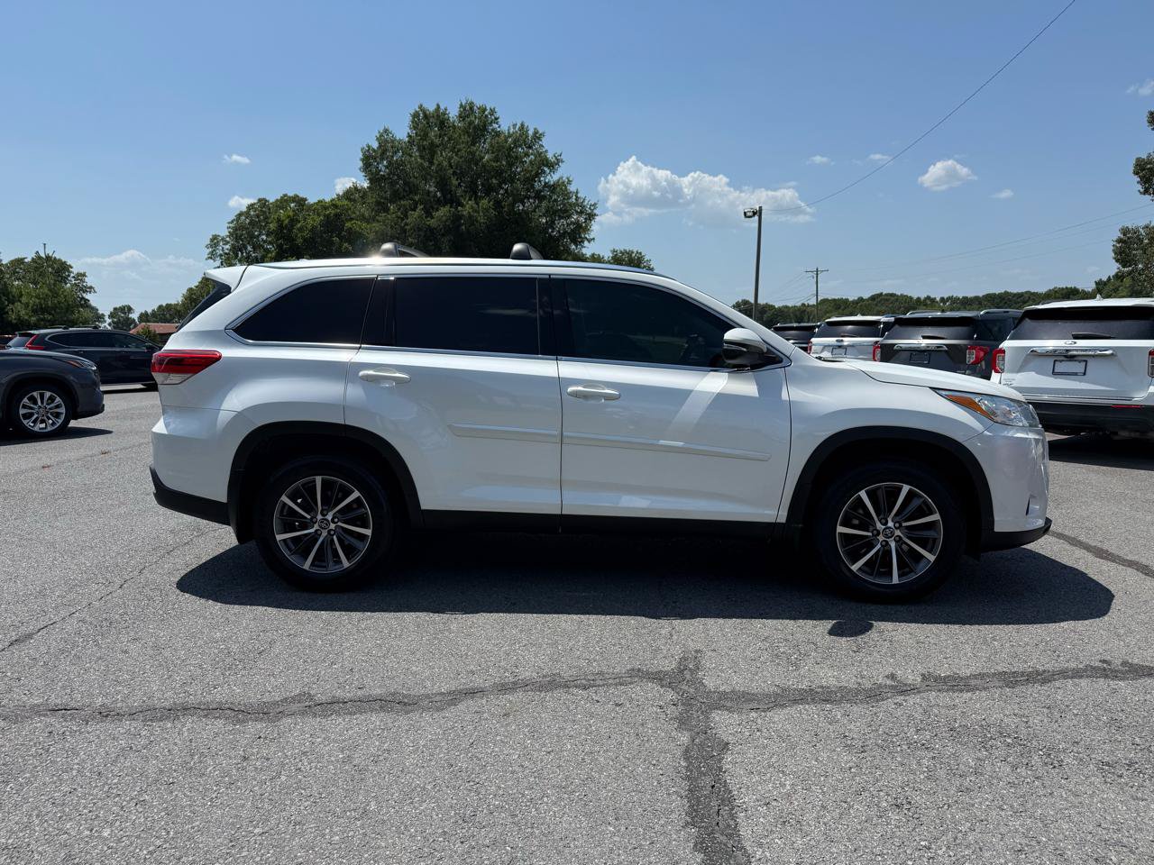 Used 2019 Toyota Highlander XLE AWD/4WD image 7
