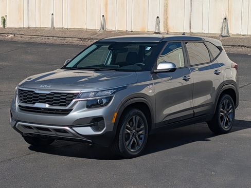 Used 2023 Kia Seltos LX AWD/4WD image 3