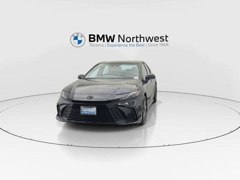 Used 2025 Toyota Camry SE AWD/4WD image 8