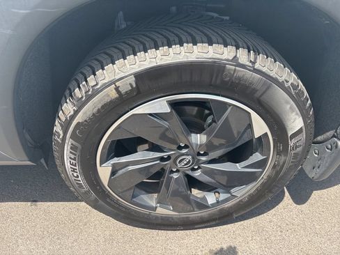 Used 2024 Nissan Rogue SV FWD image 15