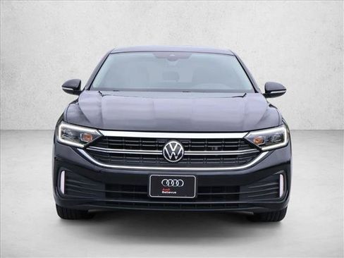 Used 2022 Volkswagen Jetta SEL FWD image 2