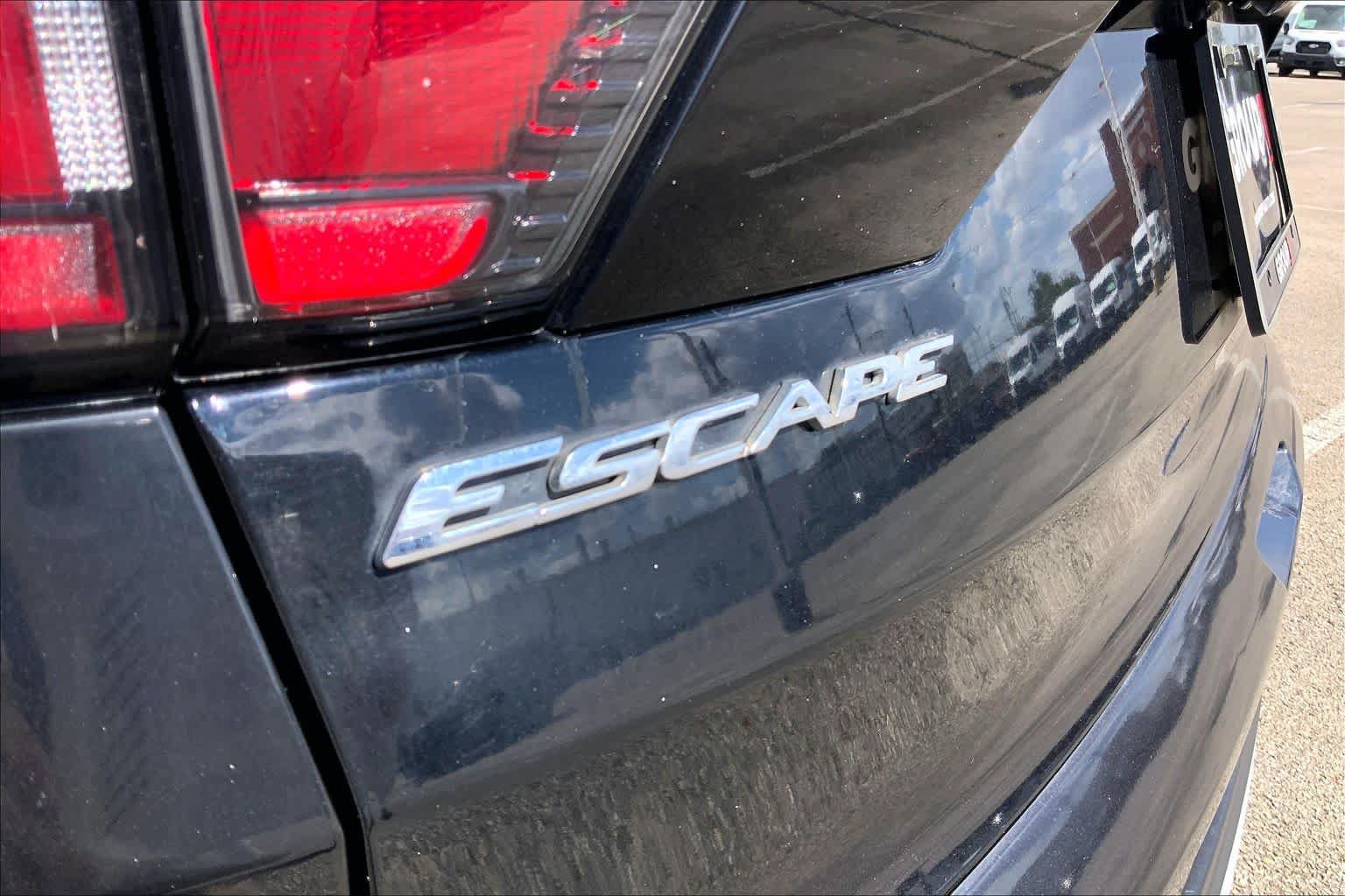 Used 2017 Ford Escape SE w/ Equipment Group 201A FWD image 28