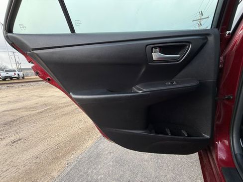 Used 2016 Toyota Camry LE image 23