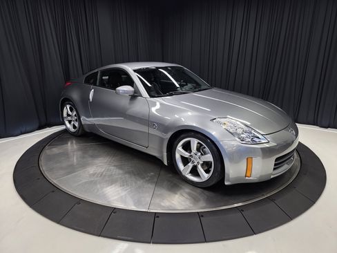 Used 2006 Nissan 350Z Touring w/ (N93) Cargo Convenience Pkg image 13