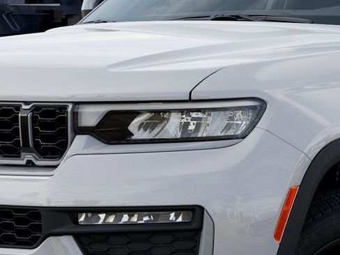 New 2026 Jeep Grand Cherokee Limited w/ Limited Altitude Package AWD/4WD image 11