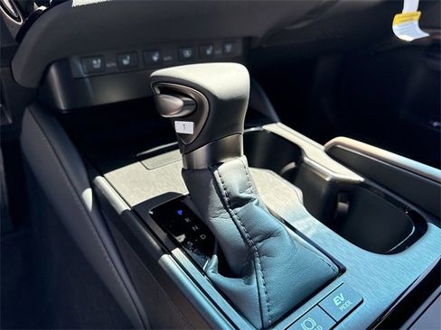 Used 2025 Lexus ES 300h w/ Luxury Package image 20