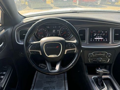 Used 2019 Dodge Charger SXT image 16