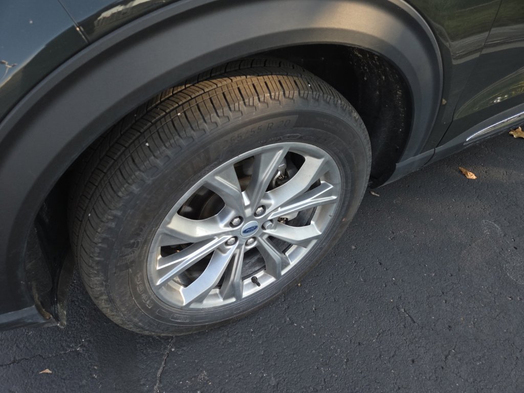 Certified 2024 Ford Explorer XLT w/ Equipment Group 202A AWD/4WD image 2