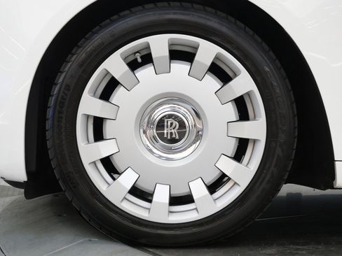 Used 2014 Rolls-Royce Ghost RWD image 10