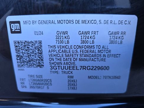 Used 2024 GMC Sierra 1500 AT4 w/ Technology Package AWD/4WD image 39