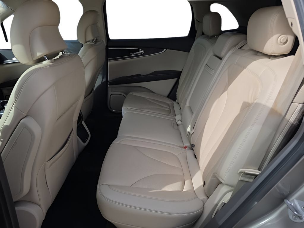 Used 2017 Lincoln MKX Reserve w/ Driver Assistance Package AWD/4WD image 21