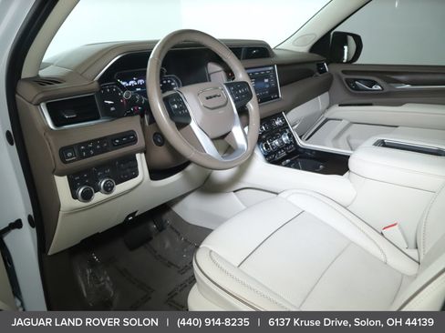 Used 2021 GMC Yukon Denali w/ Denali Premium Package AWD/4WD image 16
